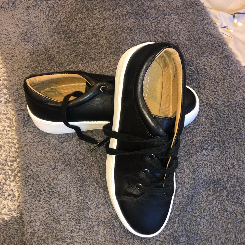 Aerosoles Term Paper Black Leather Sneakers - Like New